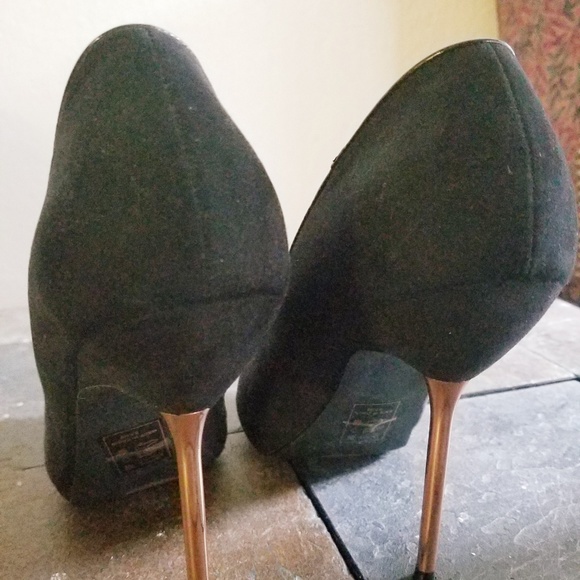 Black Women's Pump - Picture 4 of 4